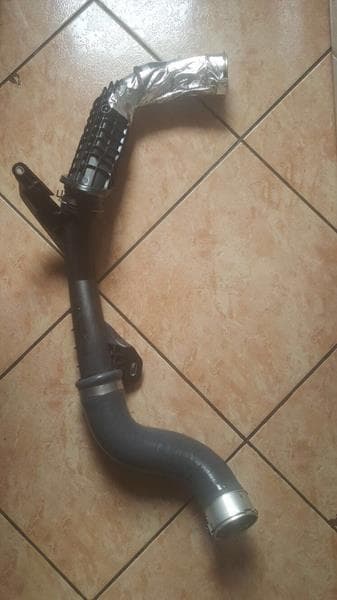 144609034R Turbo Borusu Clio IV-Dokker-Lodgy-Logan II-Sandero II-Duster 1.5 dCi 09 >